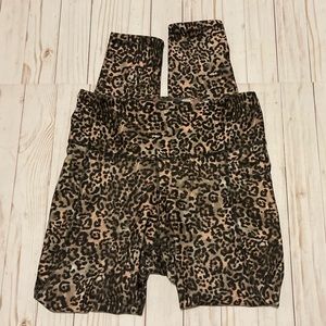 Reversible athletic leggings